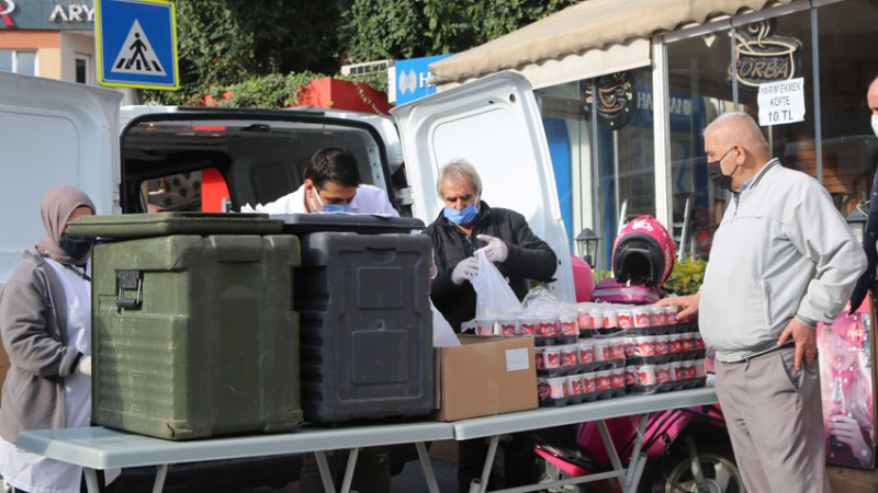 MALTEPE'DE HER GÜN 2 BİN 500 KİŞİYE SICAK YEMEK