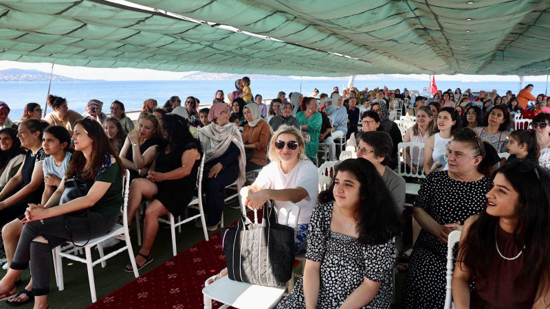 Maltepe Belediyesi’nin kadınlara yönelik tekne turları başladı