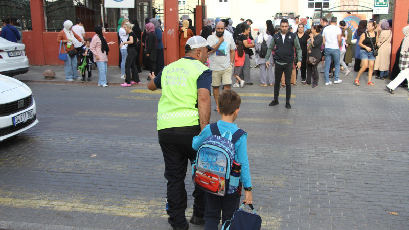 Kartal Belediyesi Zabıta Ekiplerinden 27 Okulda Trafik Uygulaması