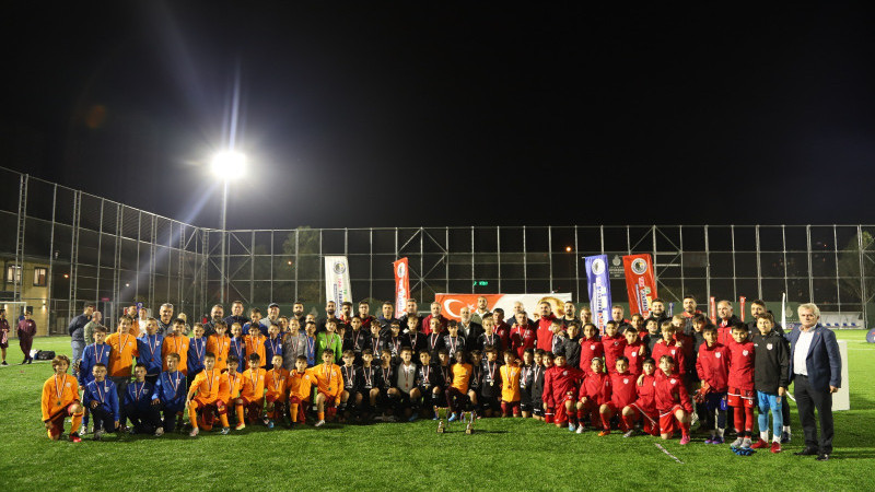 Kartal Belediyesi Cumhuriyet’in 100. Yılı Özel Futbol Turnuvası’nın Şampiyonu Kara Kartallar 
