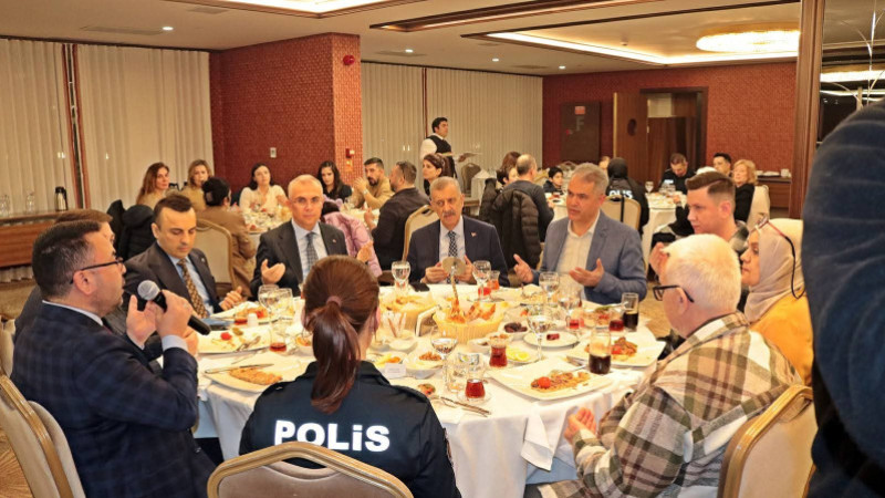 POLİSLERİN TEK YÜREK OLDUĞU ANLAMLI İFTAR