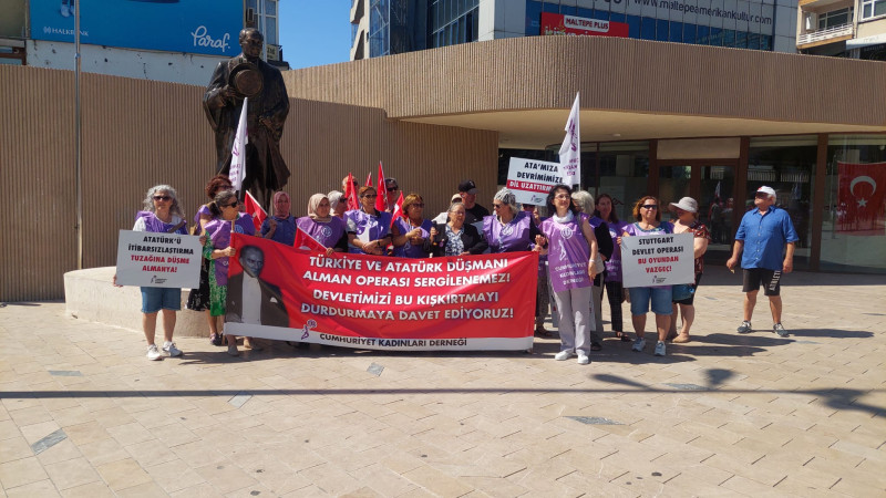 Cumhuriyet Kadınları Derneği'nden Maltepe Meydanı'nda Atatürk Operasına Tepki