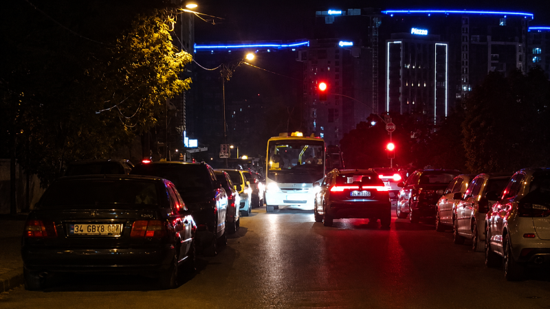 Metro Çıkışında Park Kaosu!