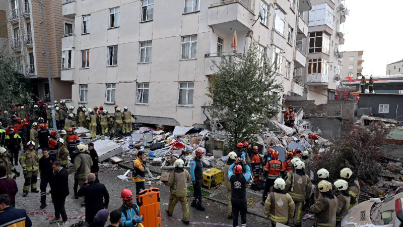 Maltepe’de çöken bina için soruşturma başlatıldı